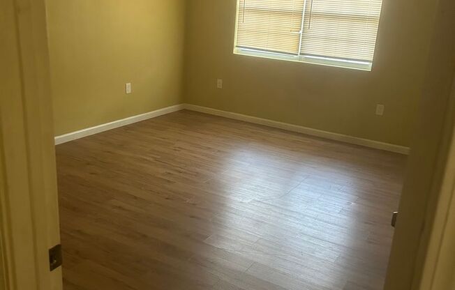 1 bed, 1 bath, $1,050, Unit 27-D