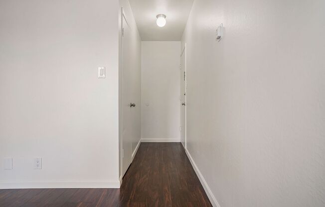 1 bed, 1 bath, $1,900, Unit H