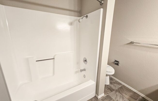 2 beds, 1 bath, 840 sqft, $1,250, Unit 61