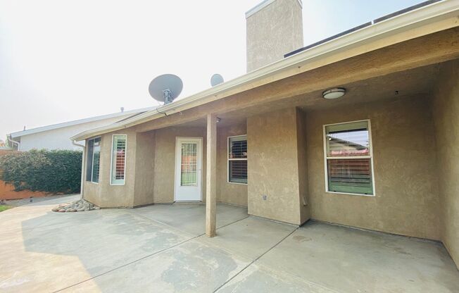 3 beds, 2 baths, $2,300