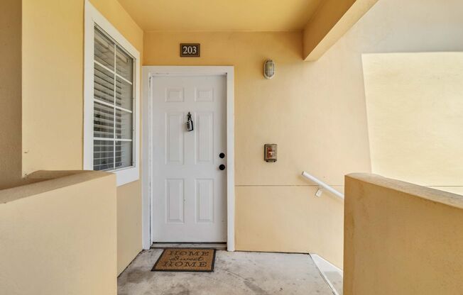 2/2 condo available now for annual lease