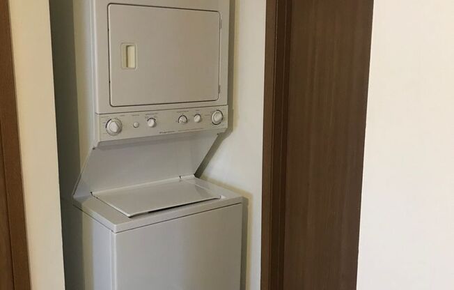 3 beds, 1 bath, 1,040 sqft, $1,695, Unit 3172-301