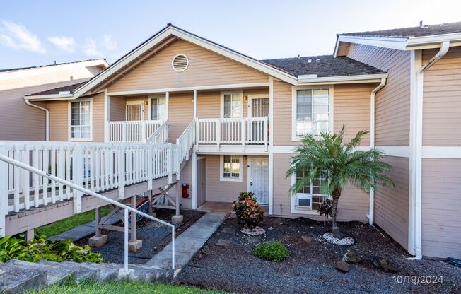 2BR 2BA Townhouse in Waipio with PARKING!