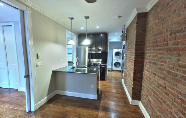 2 beds, 1 bath, $2,995, Unit 19