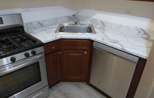 Studio, 1 bath, 400 sqft, $1,175, Unit LLO