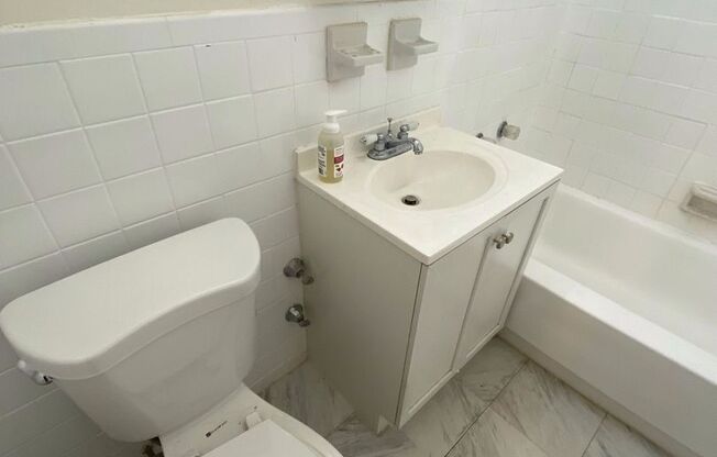 1 bed, 1 bath, $2,200, Unit 5D