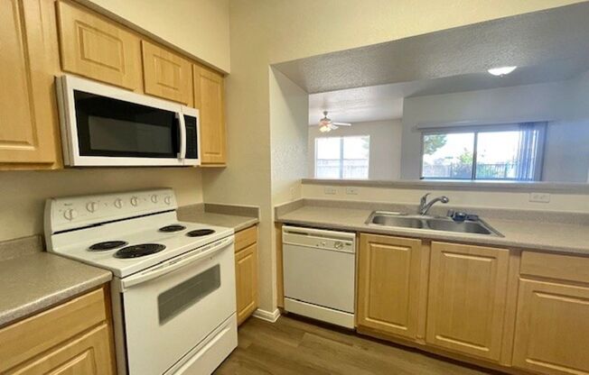 2 beds, 2 baths, $1,350, Unit # 1075