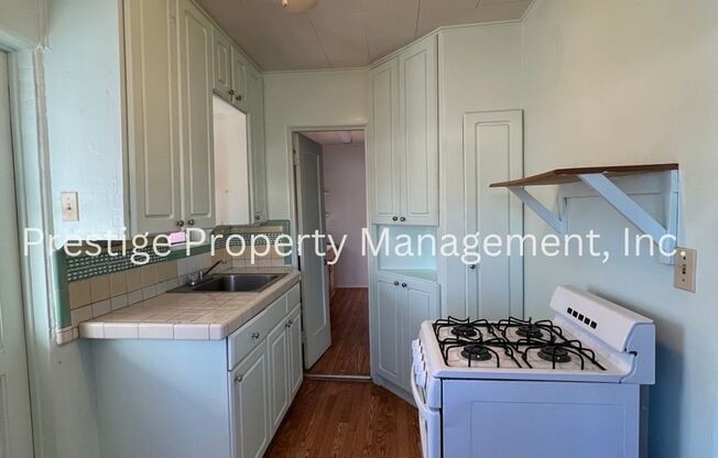 2 beds, 1 bath, 604 sqft, $925, Unit #1