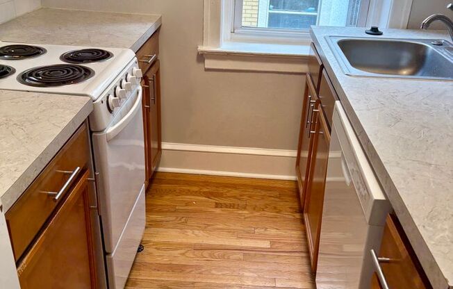 Studio, 1 bath, 300 sqft, $925, Unit 3D