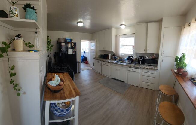 3 beds, 1 bath, $3,000