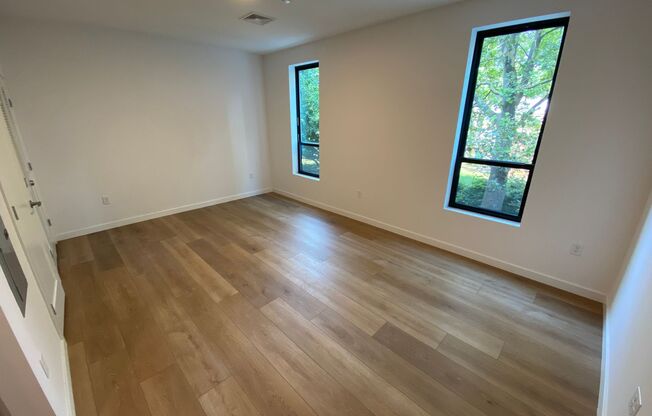 Studio, 1 bath, 425 sqft, $1,975, Unit The Elm - 207