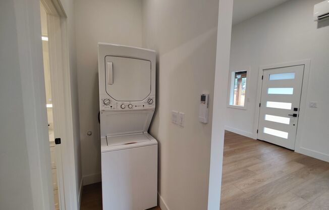 Studio, 1 bath, $1,595