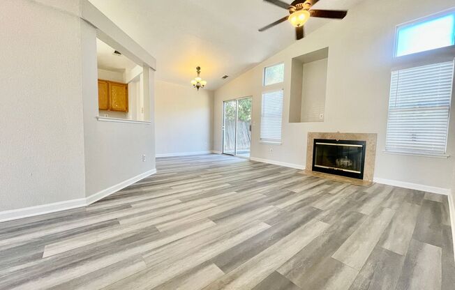 Move in ready 3bed / 2bath ! Don't miss this incredible opportunity !