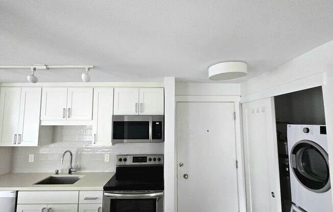 1 bed, 1 bath, 797 sqft, $2,725, Unit 7