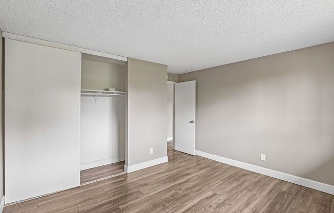 2 beds, 1 bath, 800 sqft, $1,325, Unit 431-01-15