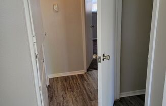 2 beds, 1 bath, $925, Unit 07-CS