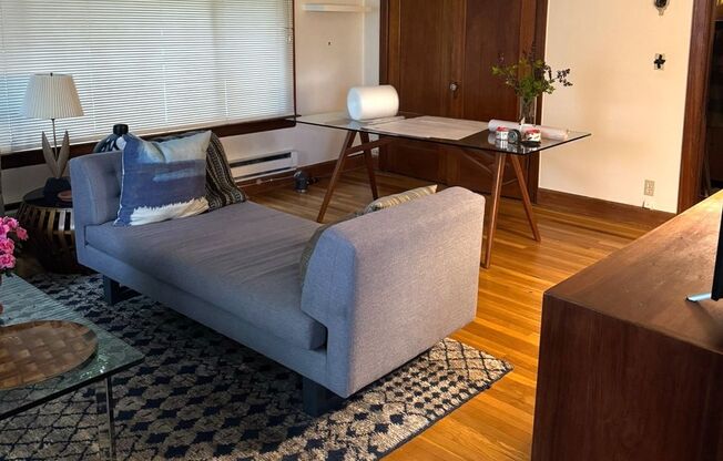 Sir Lancelot Apartments