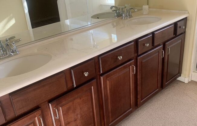 5 beds, 3.5 baths, $2,895
