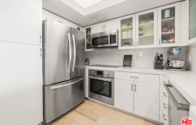 1 bed, 1.5 baths, 993 sqft, $4,700, Unit 720