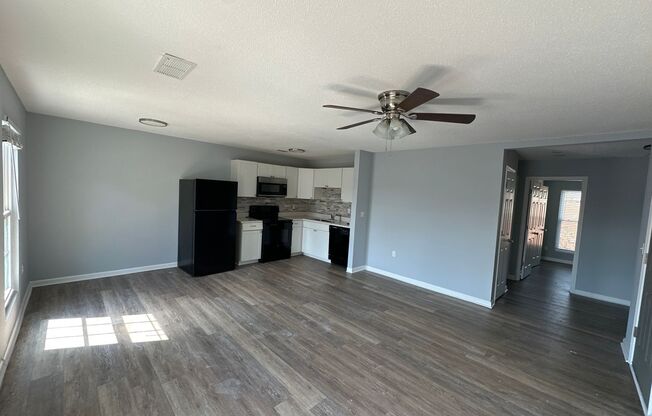 2 beds, 1 bath, $1,165