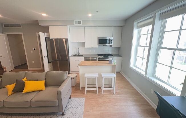 Studio, 1 bath, 504 sqft, $2,695, Unit 221