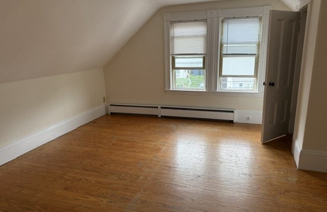2 beds, 1 bath, 910 sqft, $2,300, Unit 2