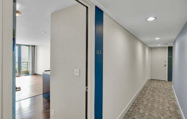 Harrison West Condos - 1 bed/1 bath w/balcony/parking/free laundry/pool (DOWNTOWN/PSU/OHSU)