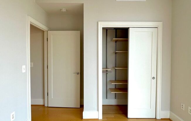 2 beds, 1 bath, $4,350, Unit 809