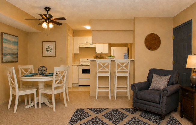 1/1 3rd Floor with private balcony in gated community across from Altamonte Mall