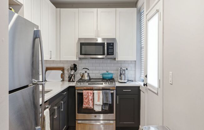 3 beds, 2 baths, 830 sqft, $4,450, Unit 928-3S