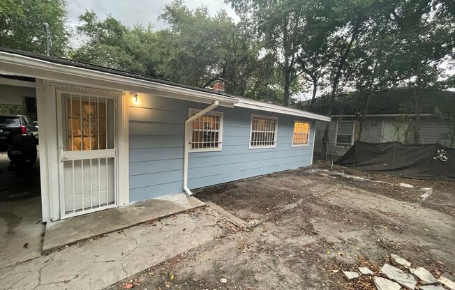 2 beds, 1 bath, $1,150