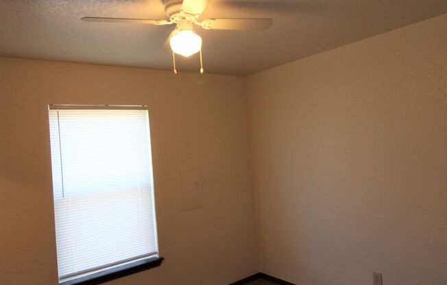 2 beds, 1 bath, 850 sqft, $850, Unit 10B