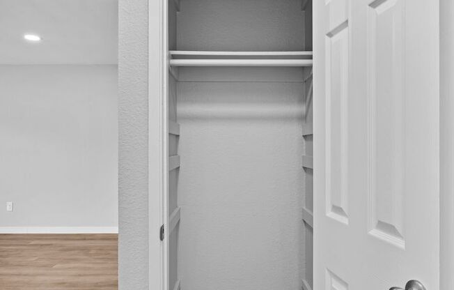 2 beds, 1 bath, 760 sqft, $2,699, Unit 40-213