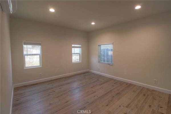 1127 1/4 MANZANITA ST