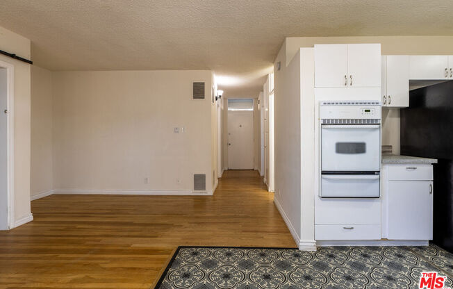 3 beds, 1 bath, 960 sqft, $3,415, Unit 1