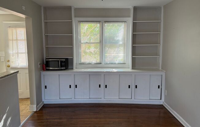 Comfort & Style: 2-Bedroom Raleigh Townhouse