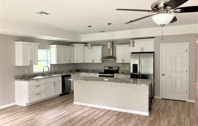 BEAUTIFUL! 2000 sq ft 3BR/2BA Home For Rent!