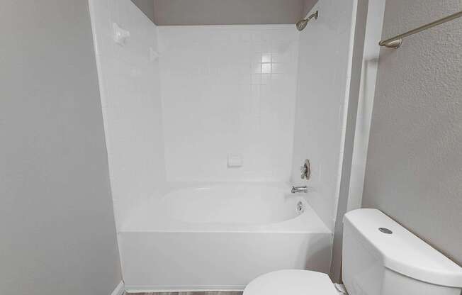 2 beds, 1 bath, 912 sqft, $1,516