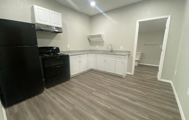 2 beds, 1 bath, 1,460 sqft, $1,300, Unit 1113 S Walnut St. #B