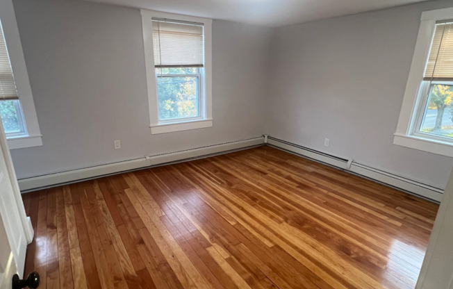 3 beds, 1 bath, $3,500, Unit 129 Friend Street, Unit 2