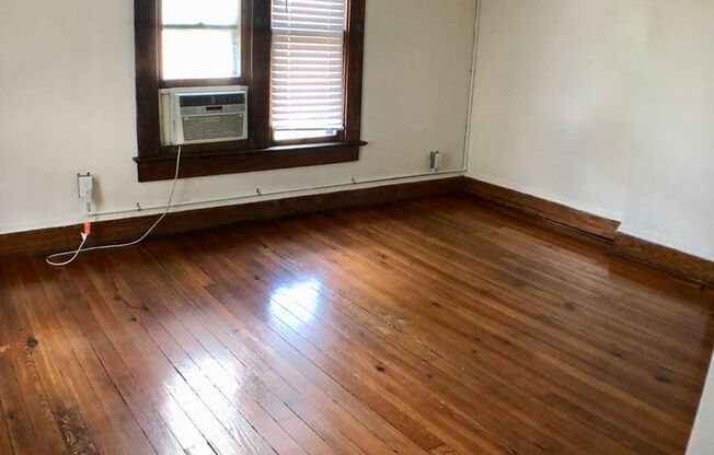 Studio, 1 bath, $725, Unit A