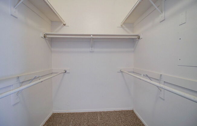 1 bed, 1 bath, 745 sqft, $1,300, Unit 2072