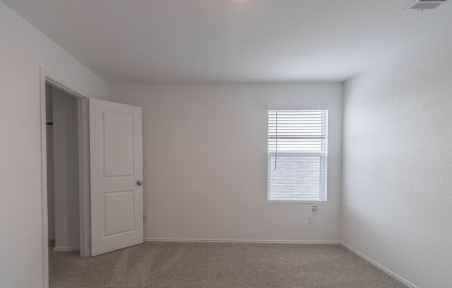 4 beds, 2.5 baths, $1,700