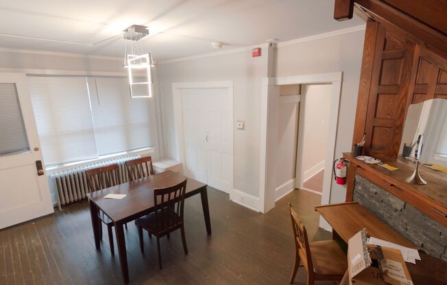 5 beds, 2 baths, $4,625, Unit 611 E State St