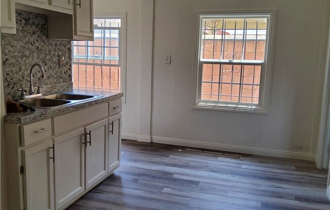 1238 E 69 ST