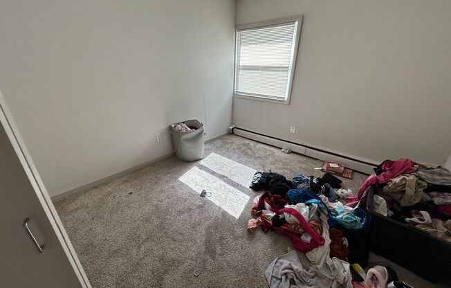 2 beds, 1 bath, $1,350, Unit 217