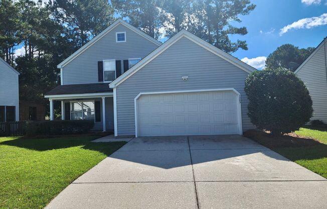 Well maintained 4 bedroom with pond view in The Peninsula - Charleston