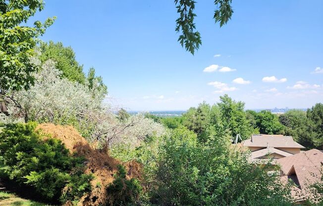 Long Realty & Property Management - Great Location Townhome in Golden