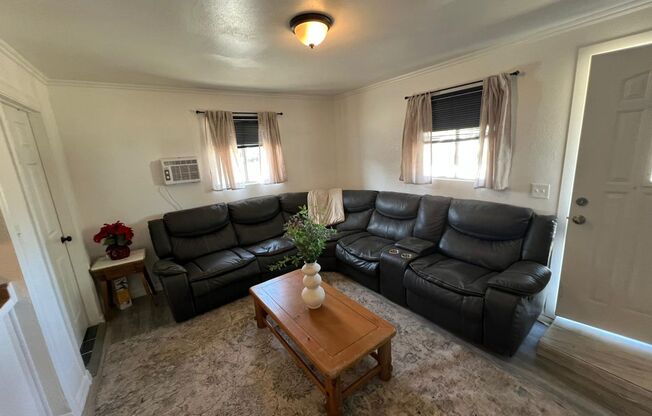 1 bed, 1 bath, $1,850, Unit 10945 #A Campbell Ave.