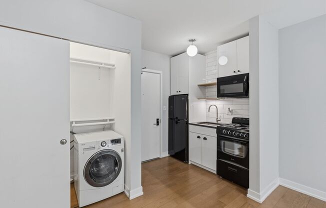 Studio, 1 bath, 238 sqft, $1,475, Unit 403